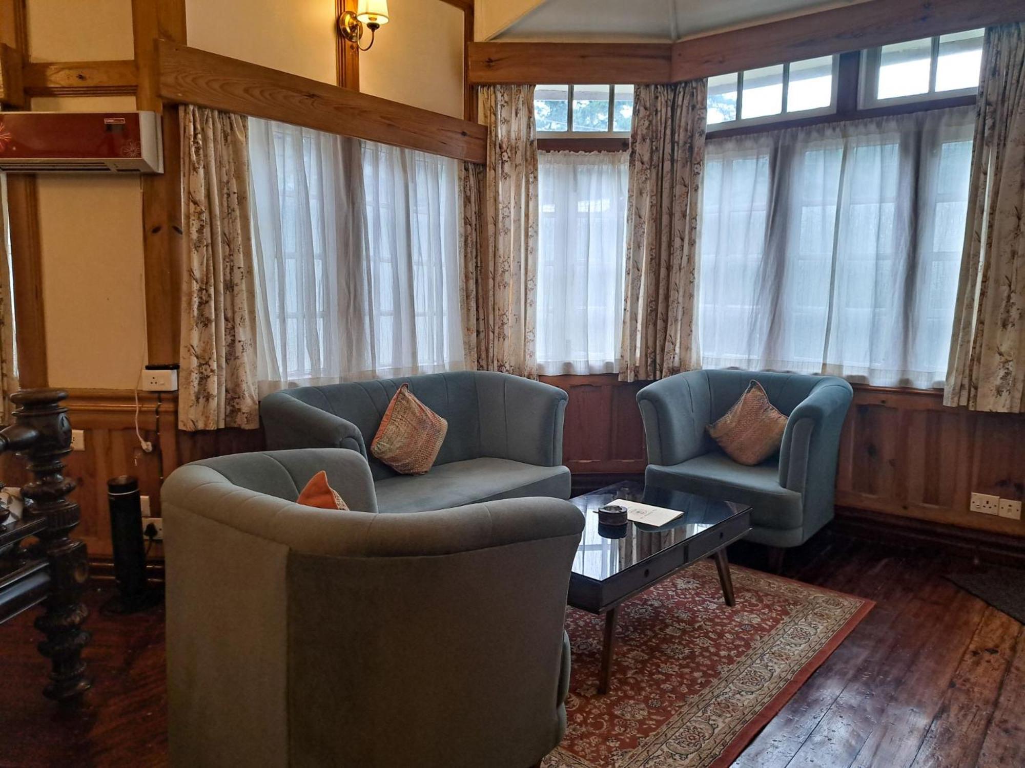 The Heritage Club - Tripura Castle Hotel And Spa ชิลลอง ภายนอก รูปภาพ
